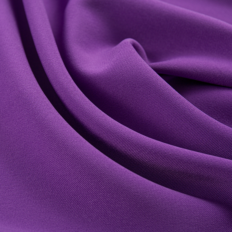 HY070 Lilafarbener Bekleidungsstoff aus 2/2-Twill-Stretch-Seidenschuss