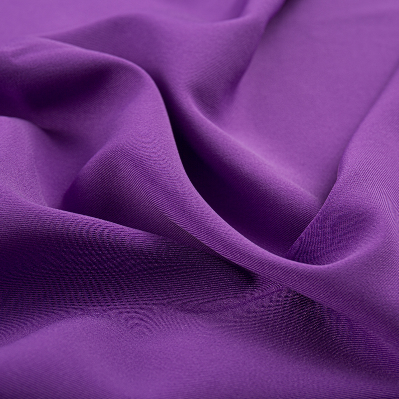 HY070 Lilafarbener Bekleidungsstoff aus 2/2-Twill-Stretch-Seidenschuss